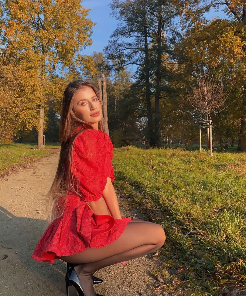 Linadiaa desnuda #109002304