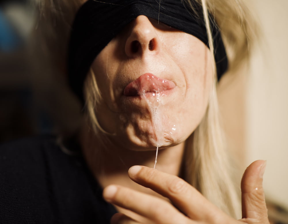Schlampe von toulouse Frau Nylon angeboten saugen Sperma im Gesicht bukkake
 #106565553