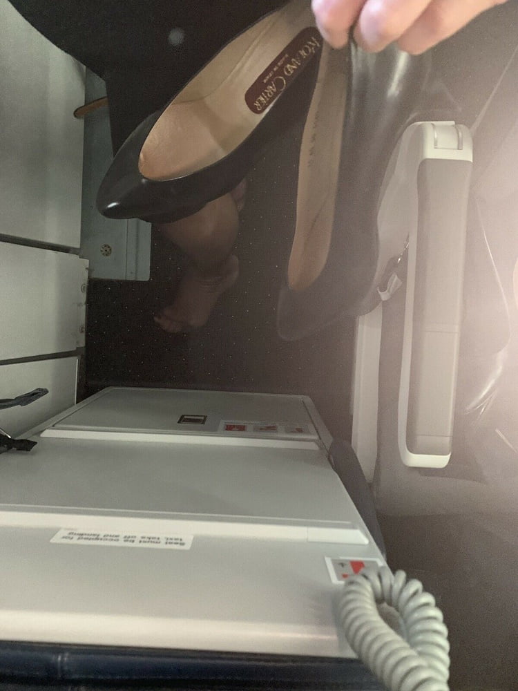Sexy Stewardess in Fersen und Strümpfen
 #92963368