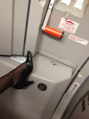 Sexy Stewardess in Fersen und Strümpfen
 #92963385