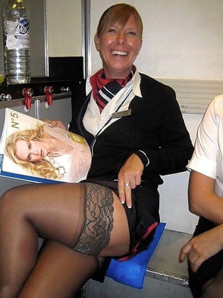 Sexy Stewardess in Fersen und Strümpfen
 #92963392