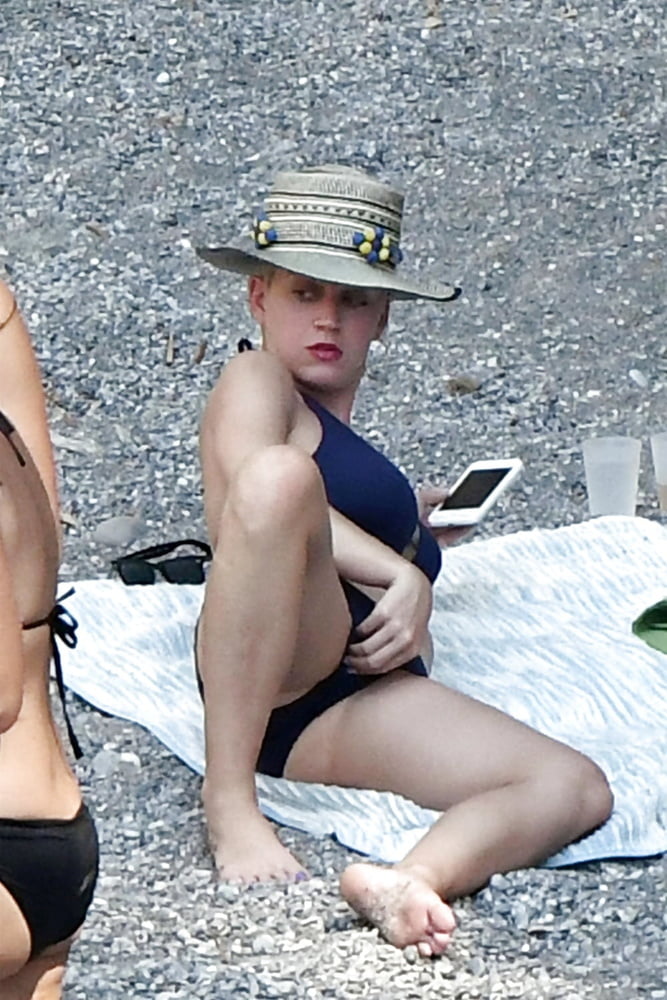 cute Katy Perry #79923484
