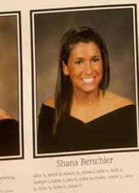Shana Berschler, ancienne élève de l'Université de Californie du Sud, et son amie Danielle.
 #105640209