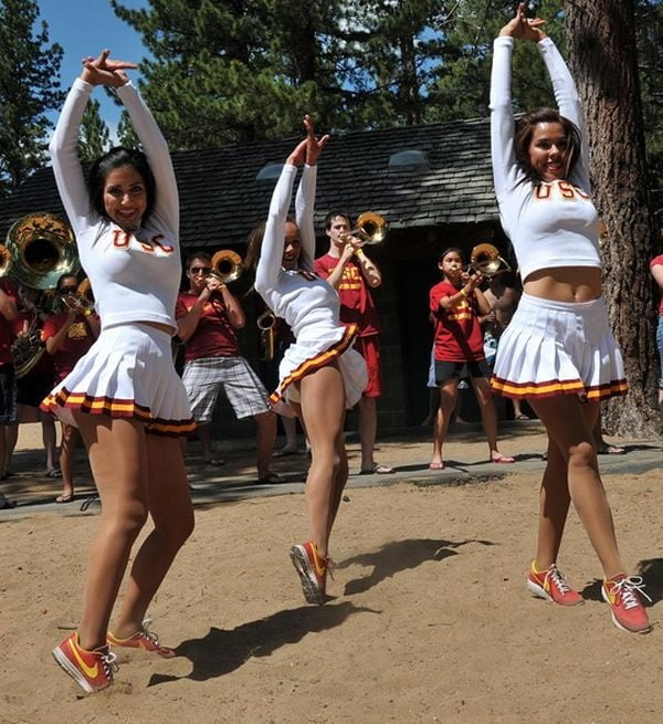 Cheerleader und Tanzteams in Strumpfhosen
 #100405900