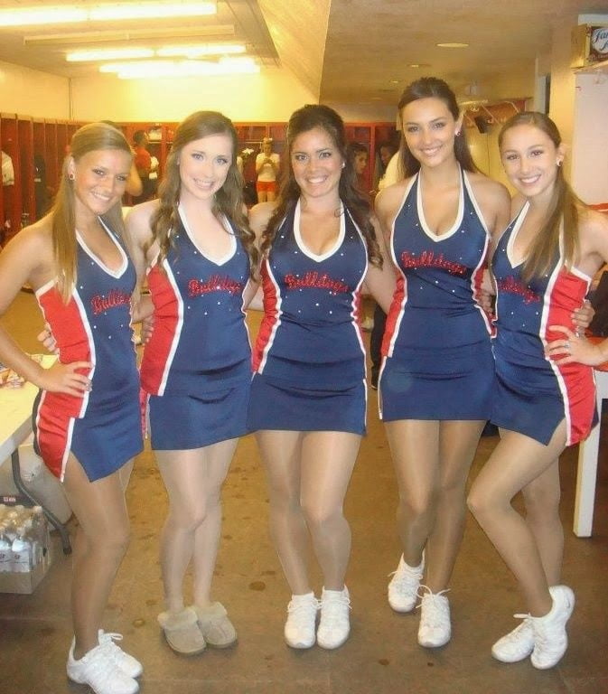 Cheerleader und Tanzteams in Strumpfhosen
 #100405921