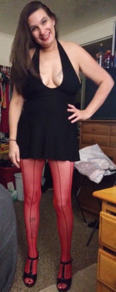 Mein Monroe-Kleid und rote Netzstrümpfe in Fersen.
 #106615702
