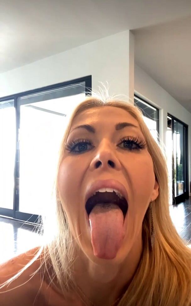 Holly Hotwife nackt #109401821