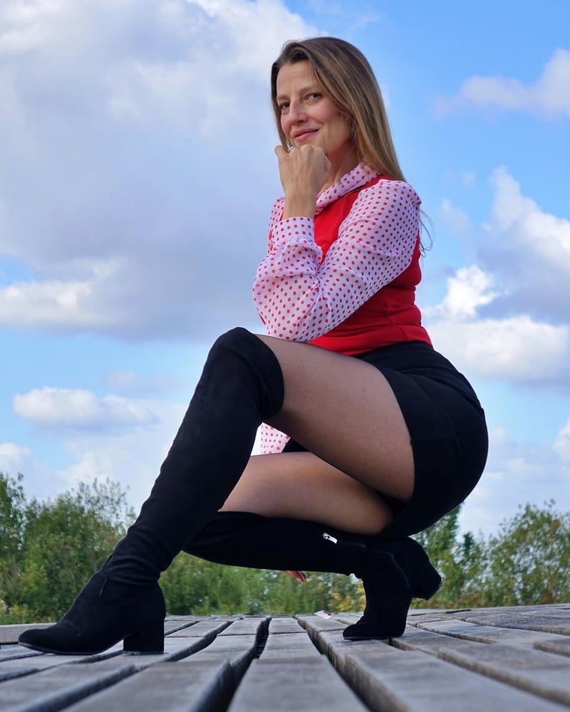 Diese 49 Jahre alte Reife mag Doppelpenetration, Nylons, Upskirt
 #96744539