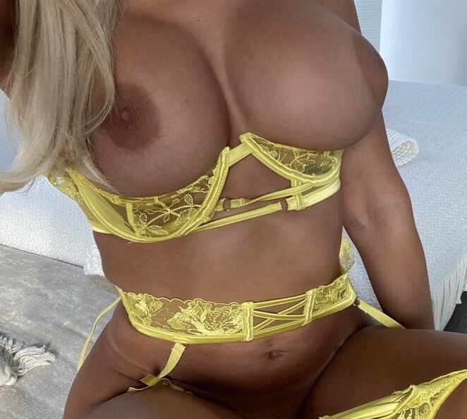 Miss Elle desnuda #108342609