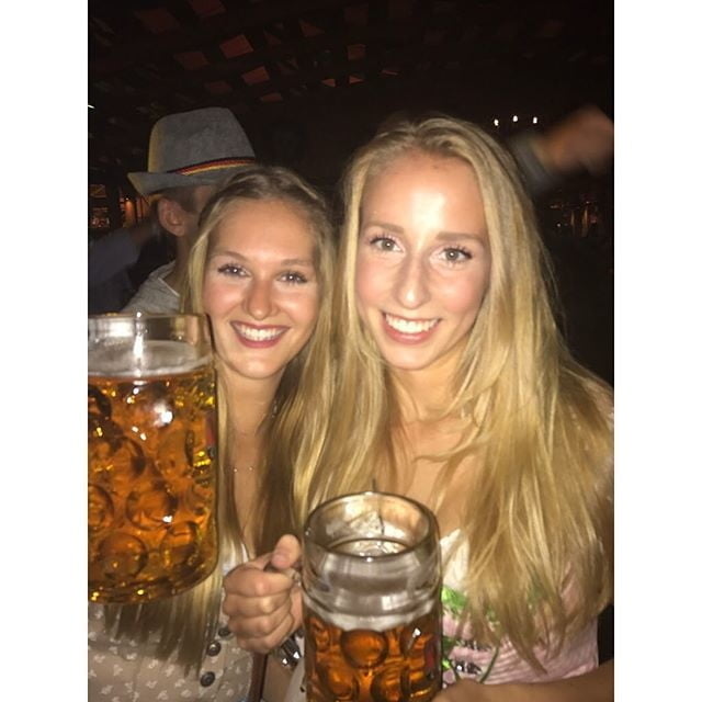 Tomar una copa en mí 4
 #92701901