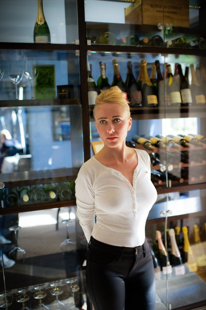 Tomar una copa en mí 4
 #92701938