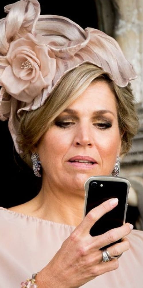GROSSE DINDE REINE MAXIMA DES PAYS BAS #98232254