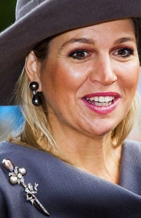GROSSE DINDE REINE MAXIMA DES PAYS BAS #98232358