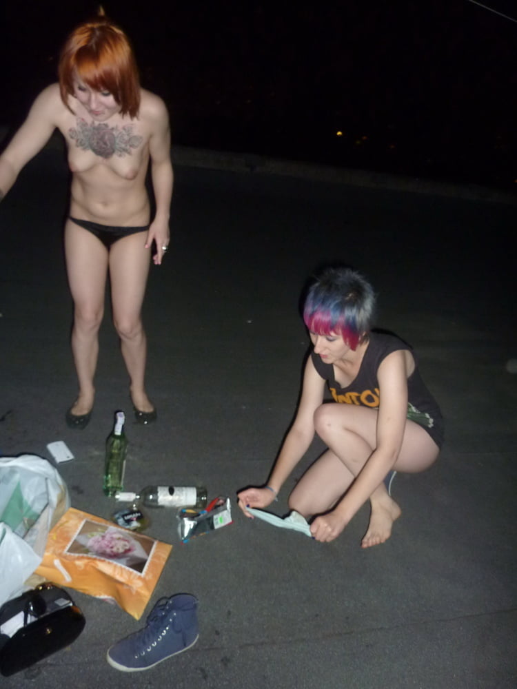 Photos d'amateurs nus - poussins russes nus en public
 #91333439