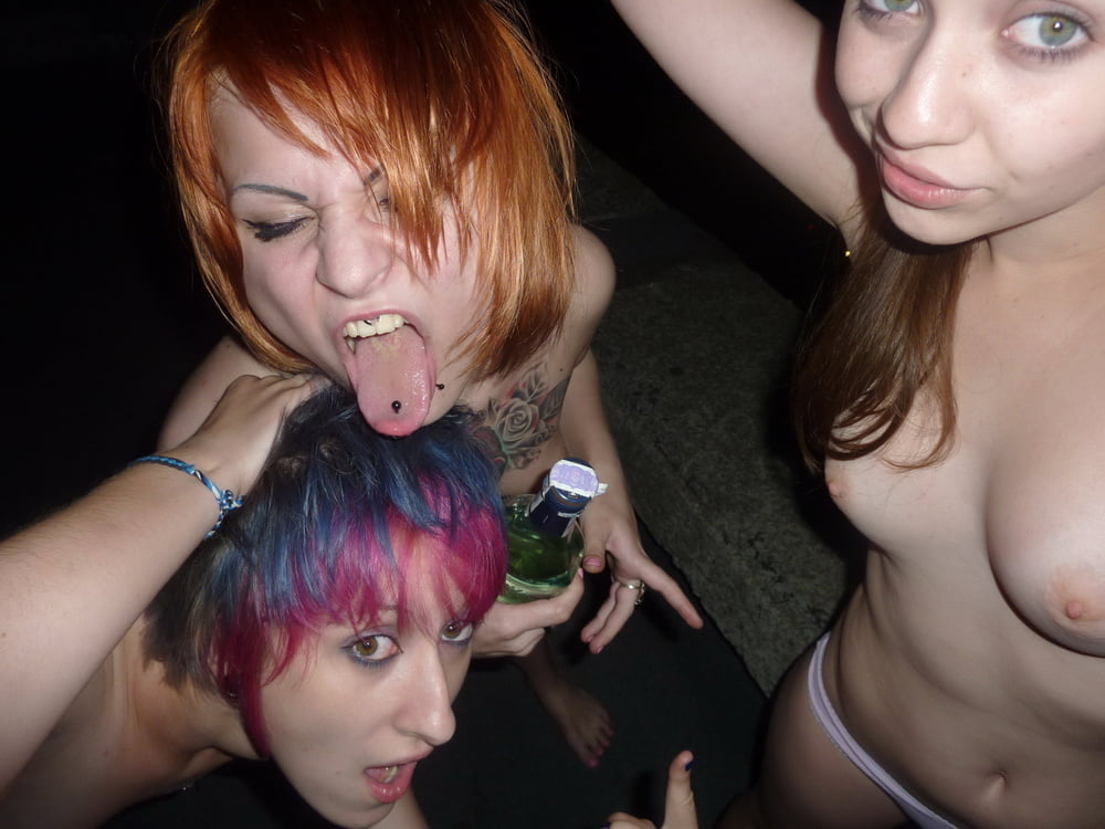 Photos d'amateurs nus - poussins russes nus en public
 #91333496