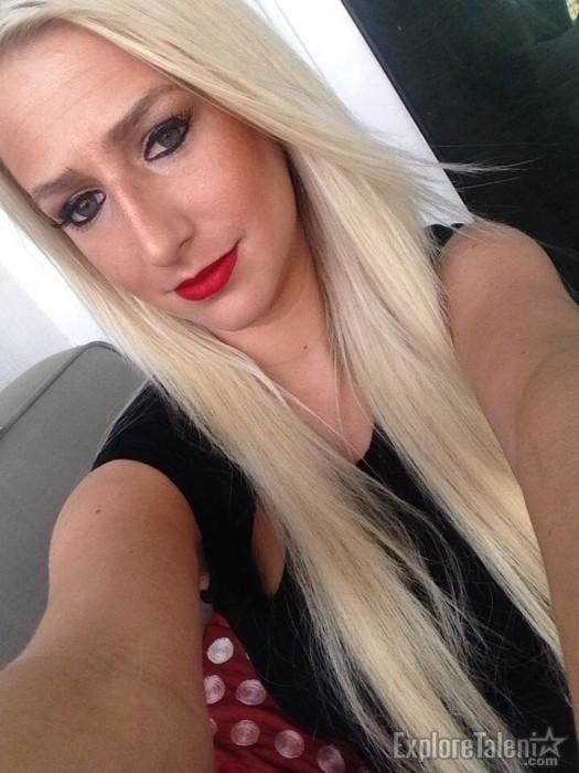 Rubia guapa con implantes
 #101531161