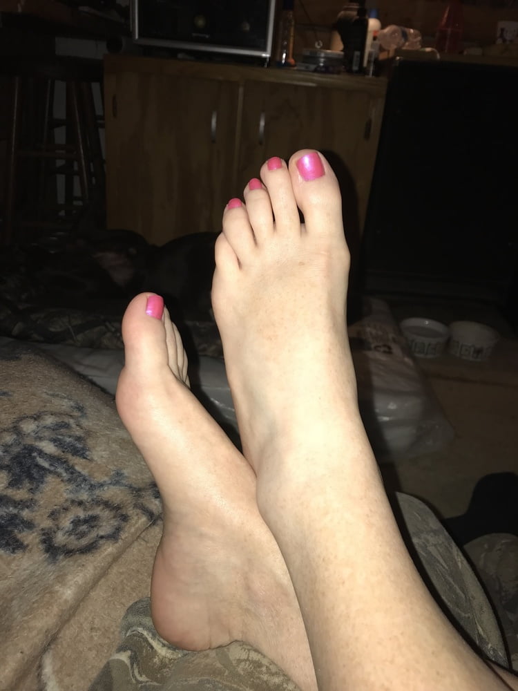 Pretty painted toes
 #106465079