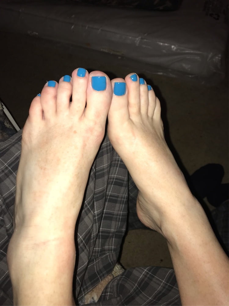Pretty painted toes
 #106465095