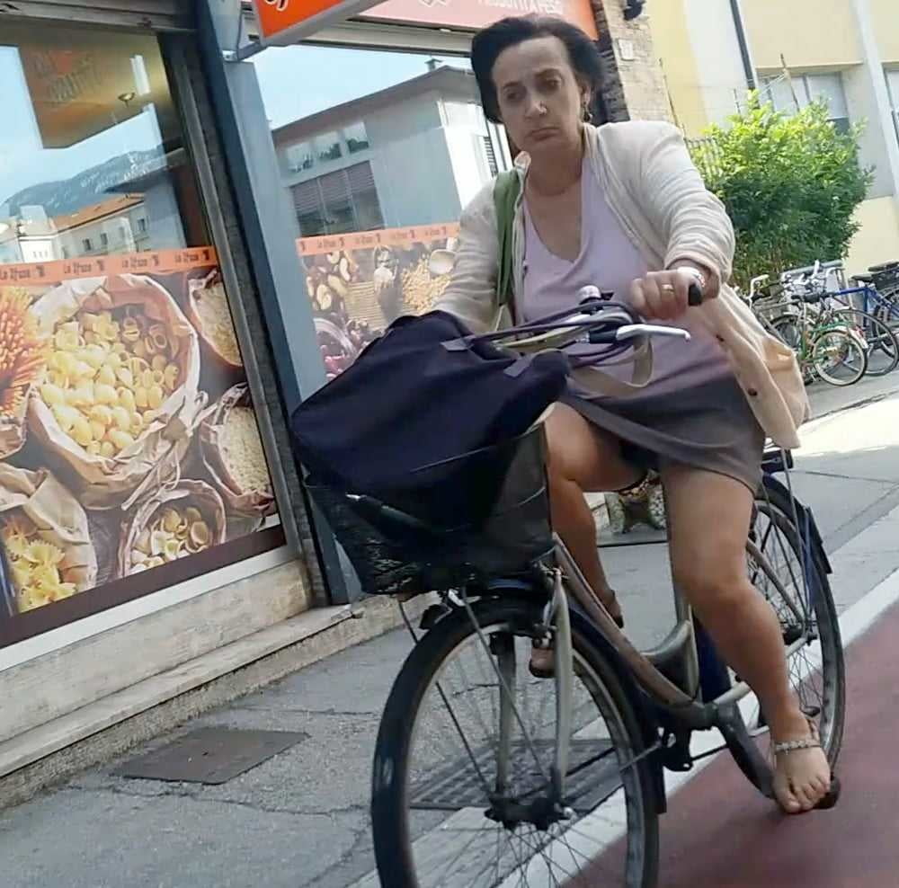 Porche maduro esibizioniste
 #89894658