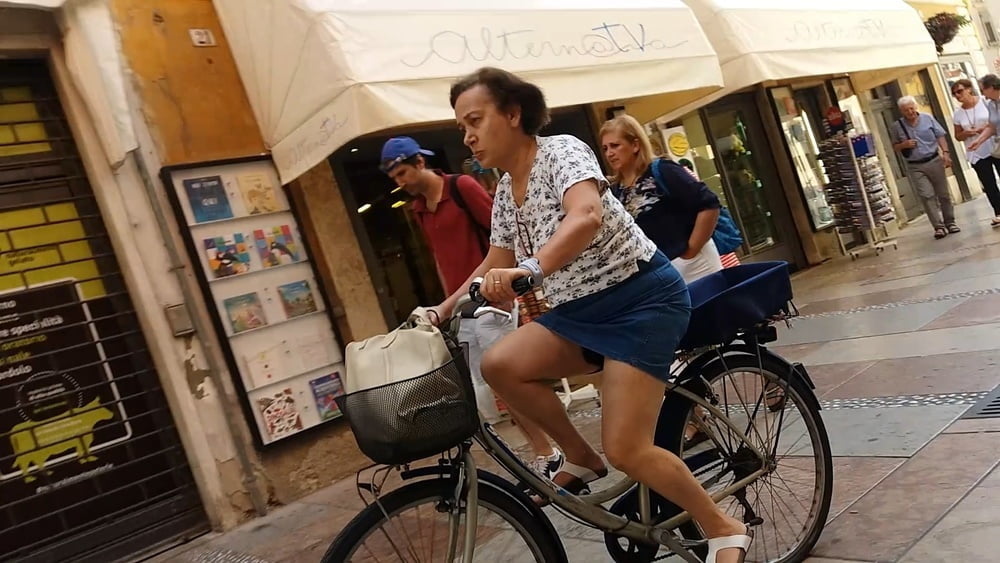 Porche maduro esibizioniste
 #89894670