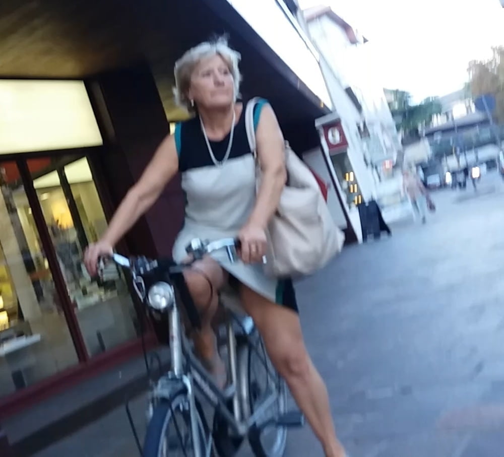 Porche maduro esibizioniste
 #89894674