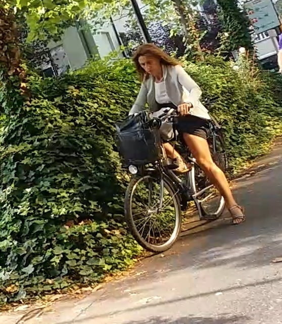 Porche maduro esibizioniste
 #89894680