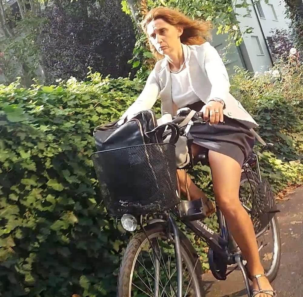 Porche maduro esibizioniste
 #89894682