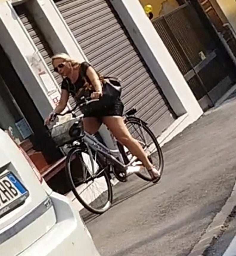 Porche maduro esibizioniste
 #89894684