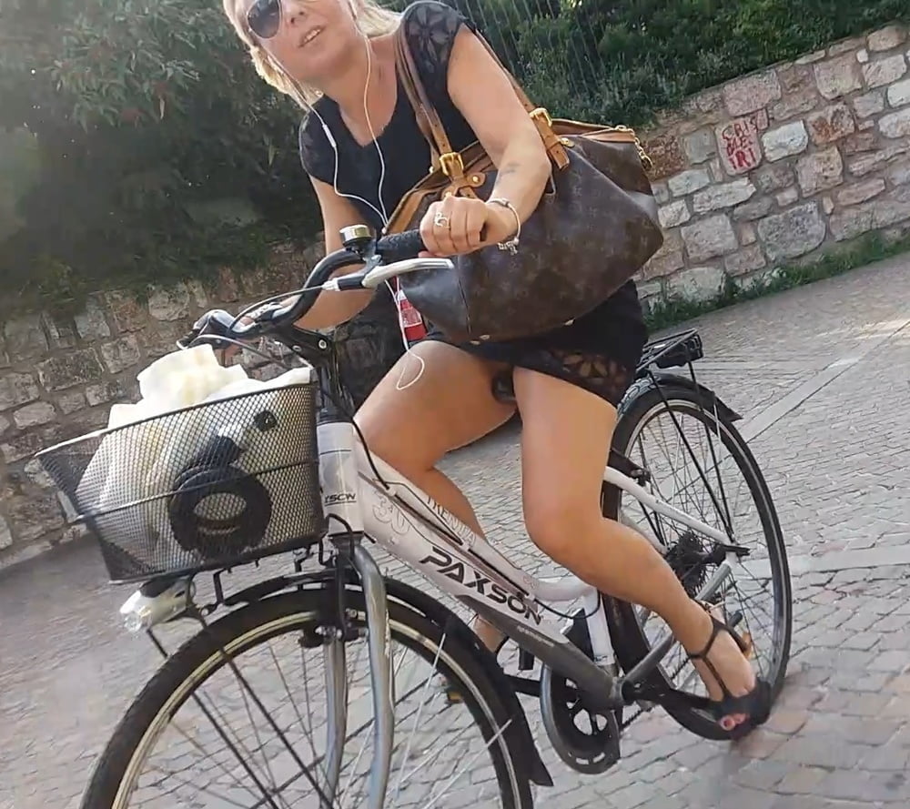 Porche maduro esibizioniste
 #89894686