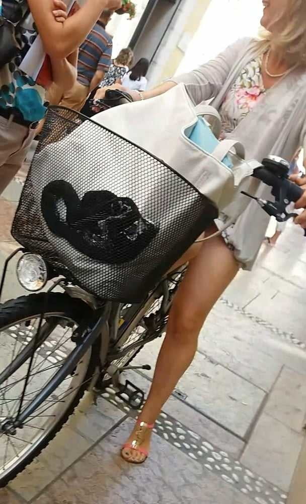 Porche maduro esibizioniste
 #89894702