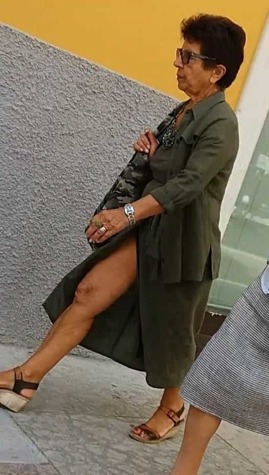 Porche maduro esibizioniste
 #89894706