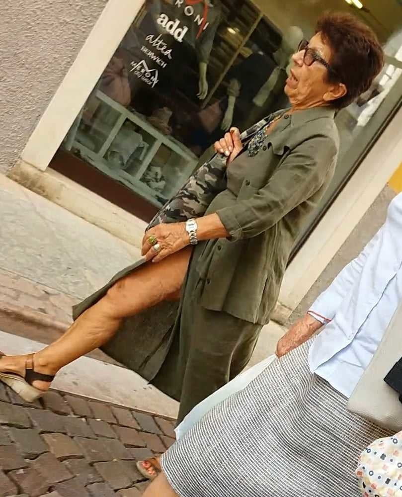 Porche maduro esibizioniste
 #89894707