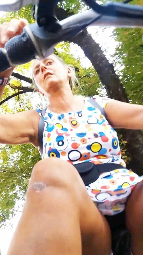 Porche maduro esibizioniste
 #89894719