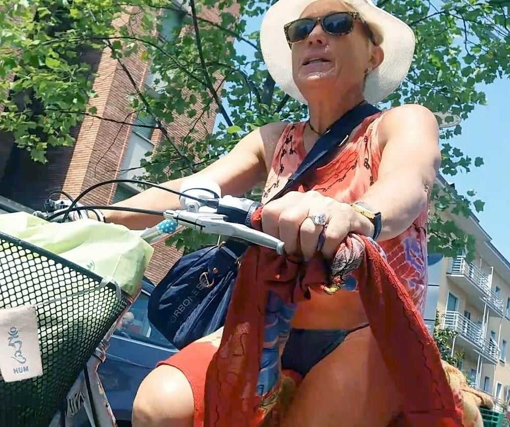 Porche maduro esibizioniste
 #89894743