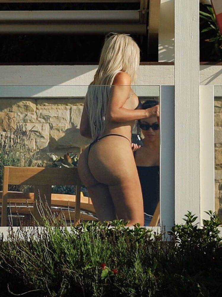 Kim kardashian gros cul string bikini
 #81730482