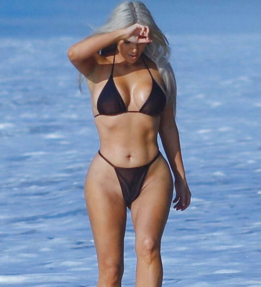 Kim kardashian gros cul string bikini
 #81730488