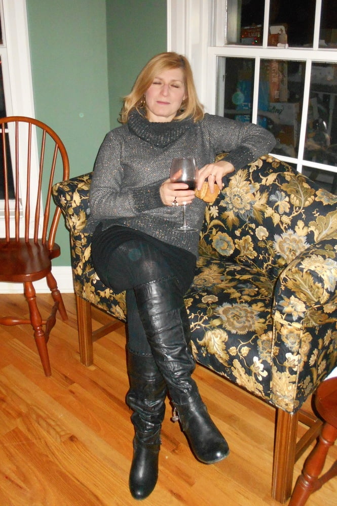 Insta milfs & gilfs con botas no.24
 #101803737