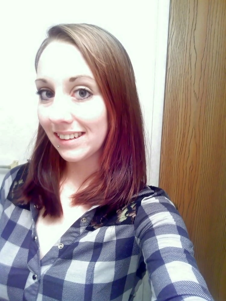 Exposed Topeka, KS webslut Cassandra spread and ready #101200019