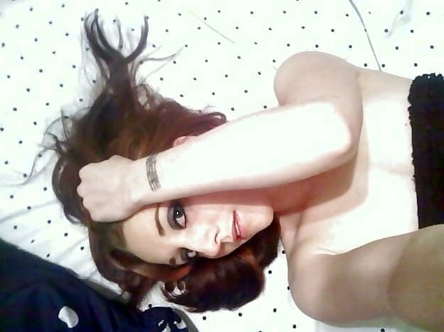 Exposed Topeka, KS webslut Cassandra spread and ready #101200029