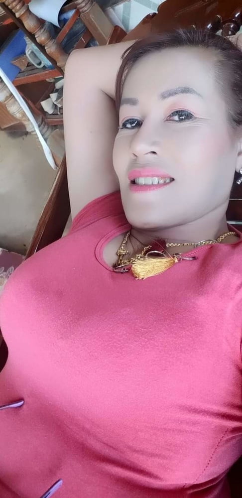 Susu ibu yang besar #97674402