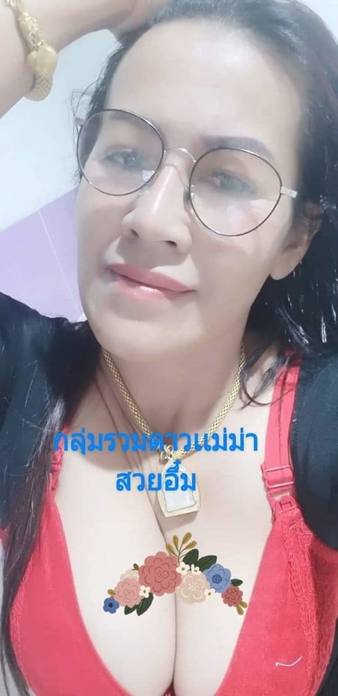 Susu ibu yang besar #97674410