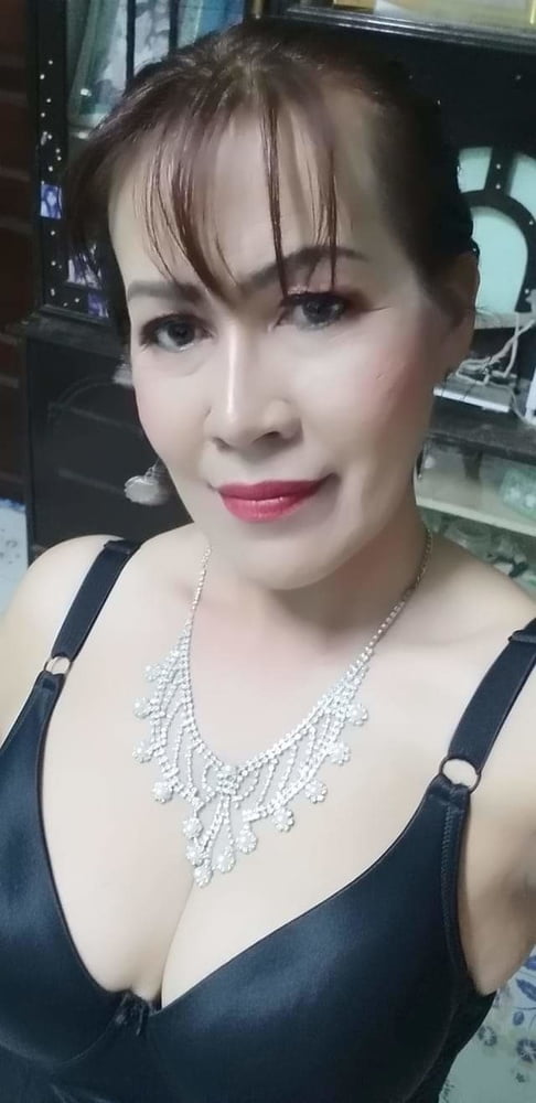 Susu ibu yang besar #97674449