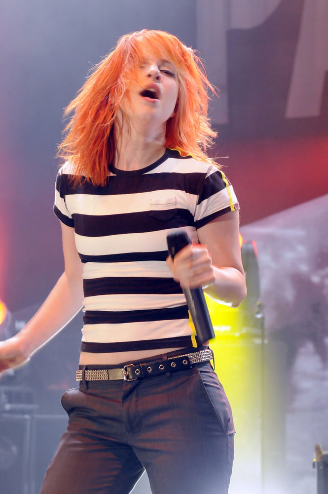 Hayley williams just begging for it volume 4 (en anglais)
 #99019712