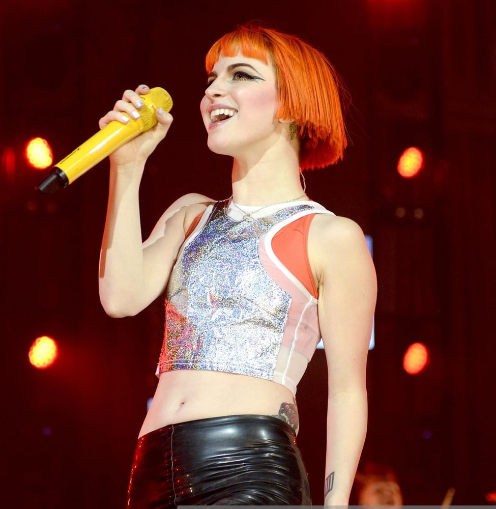 Hayley williams just begging for it volume 4 (en anglais)
 #99019763