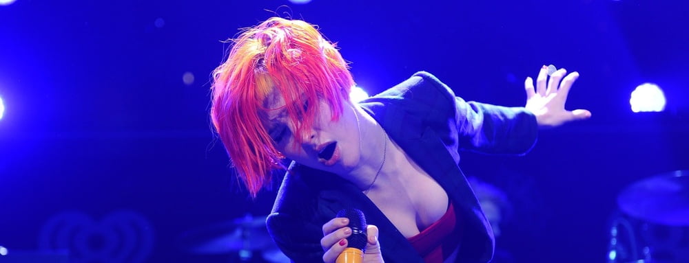 Hayley williams just begging for it volume 4 (en anglais)
 #99019781