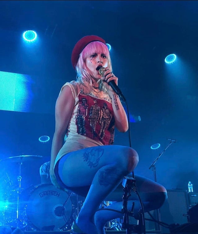 Hayley williams just begging for it volume 4 (en anglais)
 #99019862