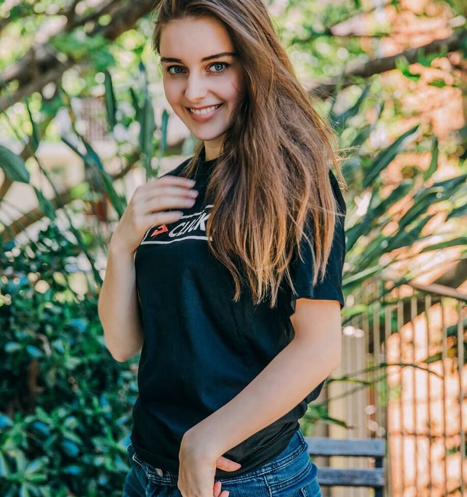 Loserfruit desnuda #109520627