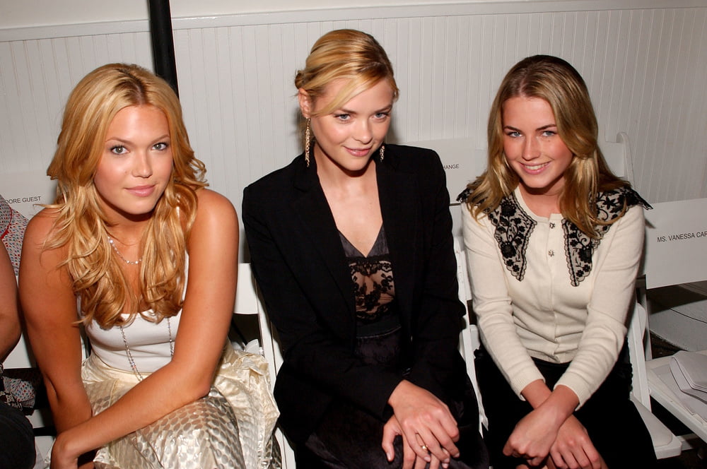 Mandy Moore - Olympus Fashion Week (13 September 2005) #82212985