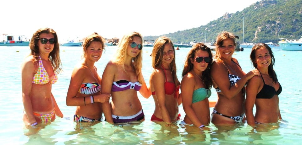 ¿A quién y cómo te follarías? bikini18
 #101860888