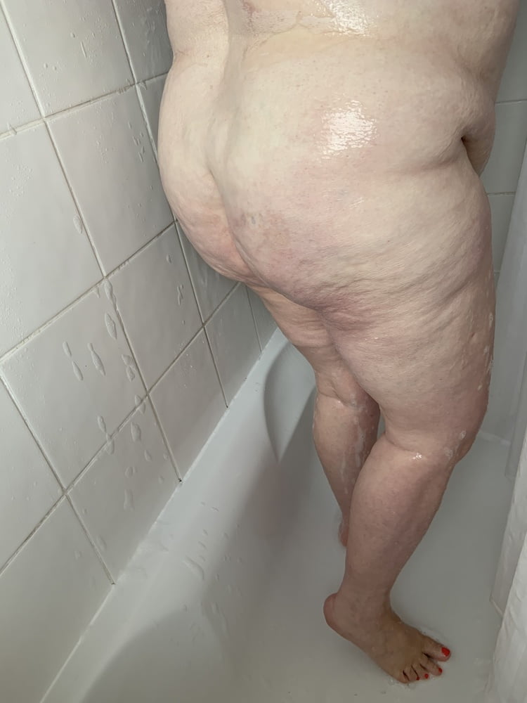 Meine bbw Frau in der Dusche und macht sich bereit
 #89477069